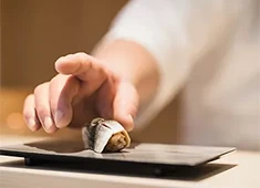 麹町 仁兵衛／株式会社いのまた 求人 1貫に集中し、本気の鮨を提供しています。
