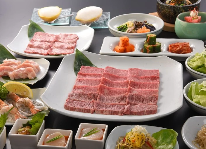 焼肉韓菜 和っ黒 求人 経験を正当に評価し、料理長候補は月給40万円以上も可能。賞与年2回など待遇も充実
