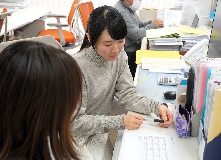 日本給食株式会社 求人 現場からエリアマネージャーや調理指導員などの本社業務へ異動する実例もあり、想い描くキャリアに進んでいけるチャンスもあり！