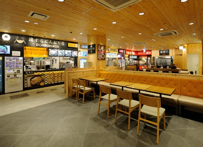 「恵那峡SA」「WIRED CAFE」etc.／カフェ・カンパニー株式会社 求人 ★今後も新店計画多数！調理・ホールの垣根が無く、いつも笑顔があふれる職場。すんなりと溶け込むことができます。