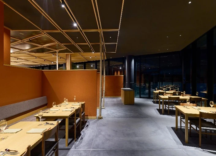 HOTEL FORK & KNIFE Miyajima（ホテル フォーク アンド ナイフ ミヤジマ）／株式会社GREENING 求人 現場での気づきを持ち寄り、「この店らしいおもてなし」を形にしていく…そんな、このタイミングならではのやりがいがございます。