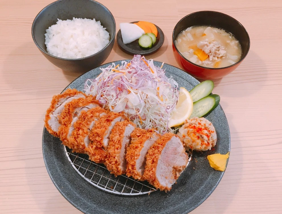 「とんかつ 都」／泰平商事 株式会社 求人