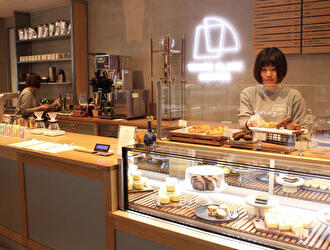 株式会社ロイヤル・アーツ／『WHITE GLASS COFFEE』『green bean to bar CHOCOLATE』『GREEN THUMB』『WHITE GLASS COFFEEケーキ工房』 求人