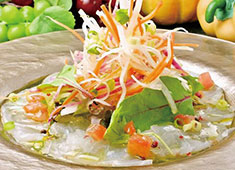 「ITALIAN KITCHEN BUONO」「CAFE IL MARE」／セントラルリバー 求人 ▲「館山漁港直送の鮮魚」
季節の食材を活かしたメニュー作りにもぜひご参加ください！