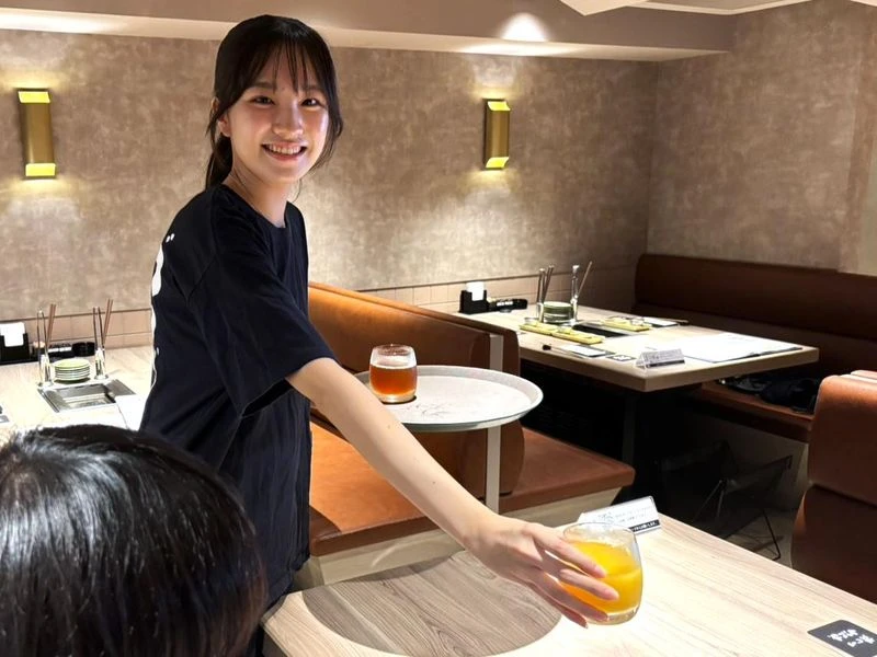 焼肉うし松 求人 20～50代まで幅広く活躍しています！常に明るく、何かあった時もみんなで支えあえるチームを心がけています！