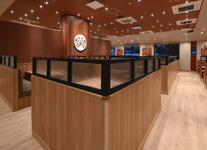 株式会社 木曽路/国産牛焼肉くいどん 求人 店内のつくりもこだわり他店との差別化を図っています。