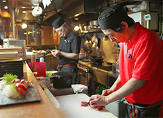 『炭火やきとん 匠とら八』『やきとん酒場 とら八 大手町店・新橋店・秋葉原店』 他／株式会社タイショウ 求人 一つひとつの作業に妥協せず仕上げる料理はどれも美味しい！大衆居酒屋のイメージを覆すクオリティの実現を目指しています！