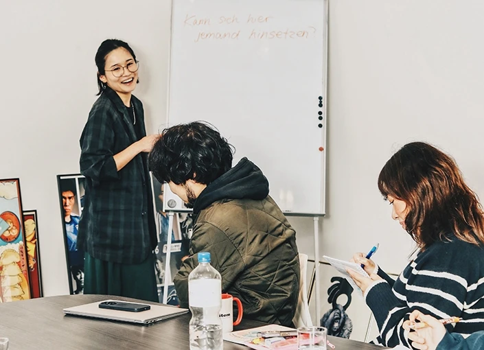 BRICKNY EUROPE GmbH(ブリックニーヨーロッパ) 求人 社内で開催しているドイツ語教室の様子。ドイツ生まれ・ドイツ育ちの日本人からネイティブなドイツ語が学べます！