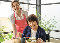 株式会社レパスト 求人 美味しい！の笑顔に囲まれて、やりがいを感じながら働けます！