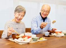 株式会社LEOC（レオック） 求人 【高齢者施設】
入居者様にとって食事は生活の中心であり、日々の楽しみの一つ。だからこそ食の感動を大切にしたい。