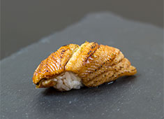 株式会社 プレジャーフーズ 求人 仕入れ・仕込み・握りなど、一つひとつの作業に職人としてのこだわりを表現