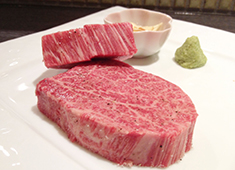 焼肉 銀座 コバウ／株式会社ザイコン 求人 黒毛和牛雌牛の霜降り、赤身、希少部位等　多種多様なお肉を最適な味付けで提供しています。