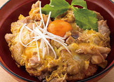 鳥屋 花 本店／和楽コーポレーション 求人 親子丼は不動の人気商品。焼鳥店以外の調理経験者も歓迎。新たな人気メニューの考案なども大歓迎！