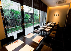 信玄つつみ／APA HOTEL 巣鴨駅前 求人 ホテル内レストランならではの、落ち着いた内装のお店です。