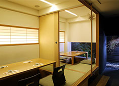 鮨 裕（SUSHI YUTAKA） 求人 落ち着いた雰囲気の内装で、じっくり腰を据えて働ける！！