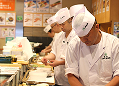 株式会社 梅丘寿司の美登利総本店 求人 一店舗あたりのスタッフ数を多くしているのもお客様の満足度を上げるポイントです。