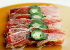  NOBU TOKYO（ノブ トーキョー） 求人 食材と発想に際限なくこだわり続けています。料理やデザートにあなたのこだわりも取り入れていきましょう！