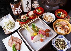 株式会社フォンス ※和食部門 求人 前菜から始まり、季節の焼物、天婦羅、など地元・信洲の自慢の食材を提供する料理。メインの蕎麦も充実。