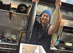 「魚波」「韓二郎」/株式会社 ハウオリダイニング 求人 多数の鮮魚を扱えますので、今よりもスキルアップできます！