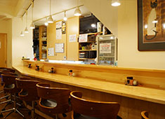 べじcafe 和み 求人 夜は雰囲気が変わり、お酒のおつまみにもなる小鉢料理がメインです。あなたの感性とスキルを発揮しませんか。