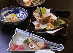 美ささ苑 求人 視覚・味覚でその季節の旬を！日本の四季を楽しんでもらえる料理を作っています。