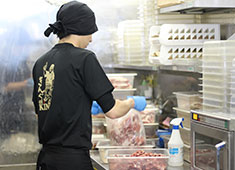 株式会社サンフジフーズ 求人 若いスタッフが多く、和気藹々としています。