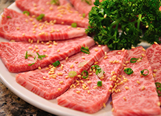 近江牛肉店別館／株式会社 志プラス 求人 一番美味しい焼き方をお客様にお話し下さい！また来たい！と思って頂けるお店を目指しましょう！