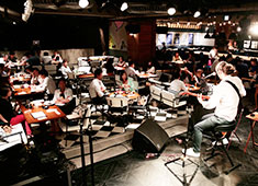 eplus LIVING ROOM CAFE＆DINING／株式会社イープラス・ライブ・ワークス 求人 毎晩ライブ演奏が行われ、たくさんのアーティストに表現の場を提供しています。