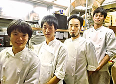 「WALL STREET」「菜や」「BBH」／井上商事株式会社 求人 お客様に歓ばれる料理を考え、手作りで提供。チェーン店では出来ない料理人のヤリガイと誇りがここにはしっかりあります！