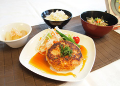 株式会社LEOC（レオック） 求人 【社員食堂】
企業のダイニングは働く人の憩いの場としてエネルギーを補充する重要な場所です。