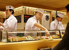  「和食 青ゆず寅」「寿司 魚がし日本一 」「青柚子」／株式会社にっぱん 求人 【寿司 魚がし日本一】
2018年も出店加速！接客が得意な寿司職人経験者大歓迎です！