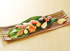 和膳 照國（てるくに） 求人 ▲店内には生きた魚が泳ぐ生簀を設置！新鮮な魚介をぜひあなたの手でおいしく生まれ変わらせてください！