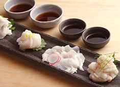 「すし処 鮨丸」「あなご 燗酒 はかりめ」／マルヤマコーポレーション 求人 細部にこだわる仕事でヤリガイ十分です。