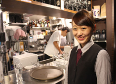 GINZA KAZAN／株式会社Gコンセプト 求人 キッチンは20代4名、30代5名のスタッフが活躍中！（うち女性3名）仕込み中もスタッフの笑顔が絶えない職場です。