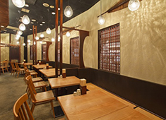 株式会社ブラフト／汐留 香灯庵（こうとうあん） 求人 古典的な蕎麦店とは違うオシャレな店内。今後の店舗展開にむけ、空間づくりも学べます。