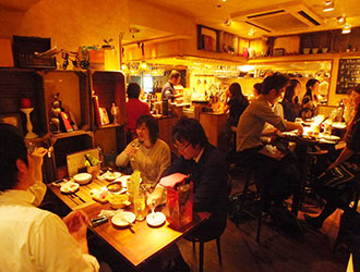 BISTRO CRESTA、他　／株式会社LIVE CREATE（ライブクリエイト） 求人