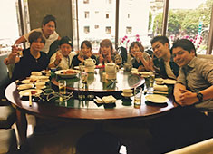 BISTRO CRESTA、他　／株式会社LIVE CREATE（ライブクリエイト） 求人 【人】社内の風通しの良さも自慢の一つ。恒例の海外社員研修もスタッフの楽しみの一つです。（2016年台湾旅行）