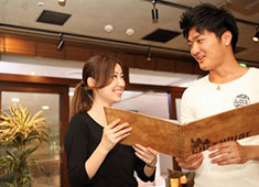 「cafe noise」「Grand Breton Cafe」「WINEHALL GLAMOUR」etc 求人 これから出店を行う中で、ブランドの土台を皆さんと作りあげたいと考えています。年令不問でお会いします。