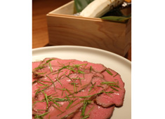 青山 GOSU 求人 ★A5福永牛ローストビーフの薄造り
毎日美味しい料理を作ることを全員で楽しんでます。ブログもぜひ、ご覧ください◎