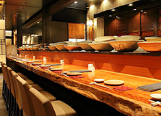 紀州山海 愚庵 丸ビル店 他／株式会社　湯川 求人 活躍の舞台は今成長中「銀平」で！スタッフ皆魚が大好きで毎日のおすすめも全員お客様にご説明出来るよう楽しく日々勉強中