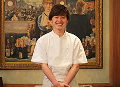 銀座みかわや 求人 神谷君（20才）
「ココでしか学べないことが沢山！世界って広いな…って思いました（笑）」