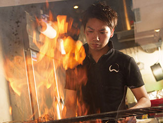 株式会社rings（rings CO.,Ltd.）／「焼鳥酒場 本田商店」「WARAIYA」「藁い屋」「鶏ジロー」「肉寿司」 求人