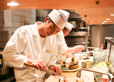 魚金グループ／「TAVERNA UOKIN」「ビストロUOKIN」「CASA UOKIN」「魚金 高田馬場店」「魚金本店」etc. 求人 和食・洋食ともに多くの女性が活躍中。幹部職にも多数おります。