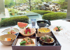 SunCity（サンシティ）／株式会社オリンピア 求人 日本屈指の料亭出身の総料理長が作る料理の数々は、入居者をはじめご好評をいただいています。