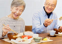 株式会社LEOC（レオック） 求人 【高齢者施設】
入居者様にとって食事は生活の中心であり、日々の楽しみの一つ。だからこそ食の感動を大切にしたい。