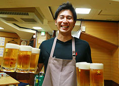 渋谷　鳥竹総本店 求人 接客や料理が好きなら、経験が浅くてもＯＫ！飲食業のアルバイト経験も活かせますよ！