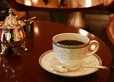 有限会社 サンゴールデン／café&bar Blue Mountain 求人 あなたのパフォーマンスが当店の顔。活躍期待しています！