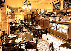 CENTO ANNI（チェントアンニ）／株式会社 ハルズプランニング 求人 ライブ感と解放感溢れる店内は連日多くのお客様で賑わいます！