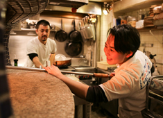 「Pizzeria trattoria VOMERO」「BRACERIA DELIZIOSO ITALIA」「PIZZERIA VACANZA」etc. 求人 女性ピッツァイオーロも活躍中！ピッツァがしっかり作れる人は貴重！当社で一流のピッツァイオーロを目指しませんか？