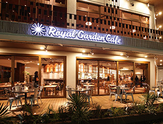 A「Royal Garden Café（ロイヤルガーデンカフェ）」・B「シェーキーズ」・C「ピンクベリー」他／アールアンドケーフードサービス株式会社 求人